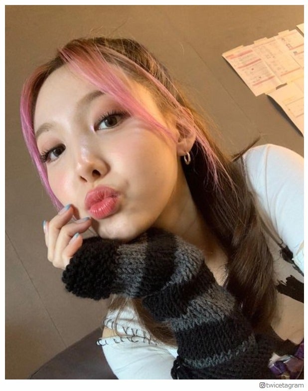 TWICEナヨン、フロントカラーをピンクに「ほんとに可愛い」「似合ってる」の声