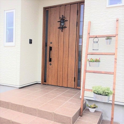 幸運を呼び込む 玄関前のガーデニング 特集 おすすめの植物や運気を上げる配置 モデルプレス