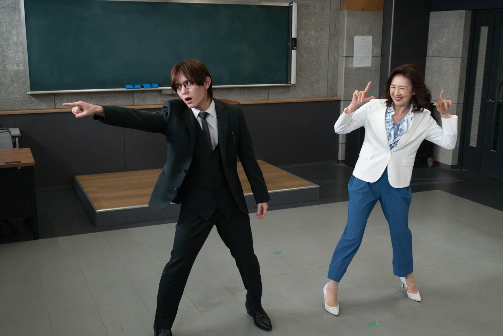 山田涼介、⾚間⿇⾥⼦「ビリオン×スクール」第7話より（C）フジテレビ