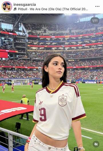 「信じられない」W杯制覇スペイン代表19歳新星が「エグいぐらい美人」な交際美女との衝撃オフ姿公開「彼は恋に落ちている」「ほんまに付き合ってるやな」