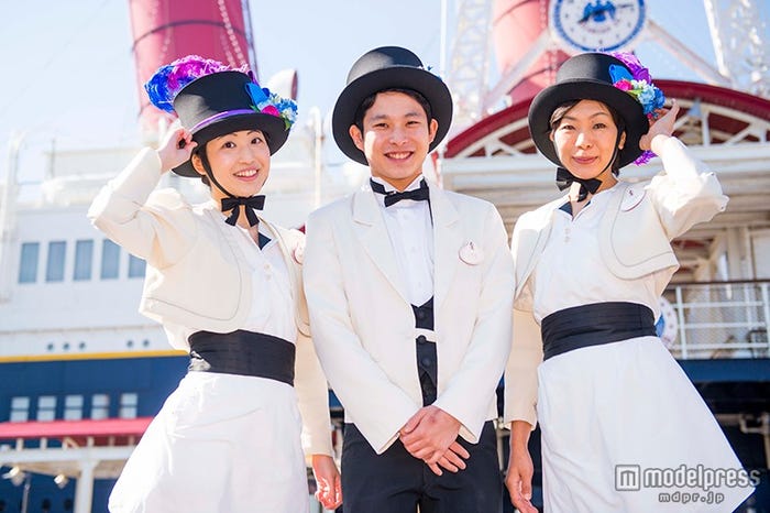 S.S.コロンビア・ダイニングルームのキャスト(C)Disney