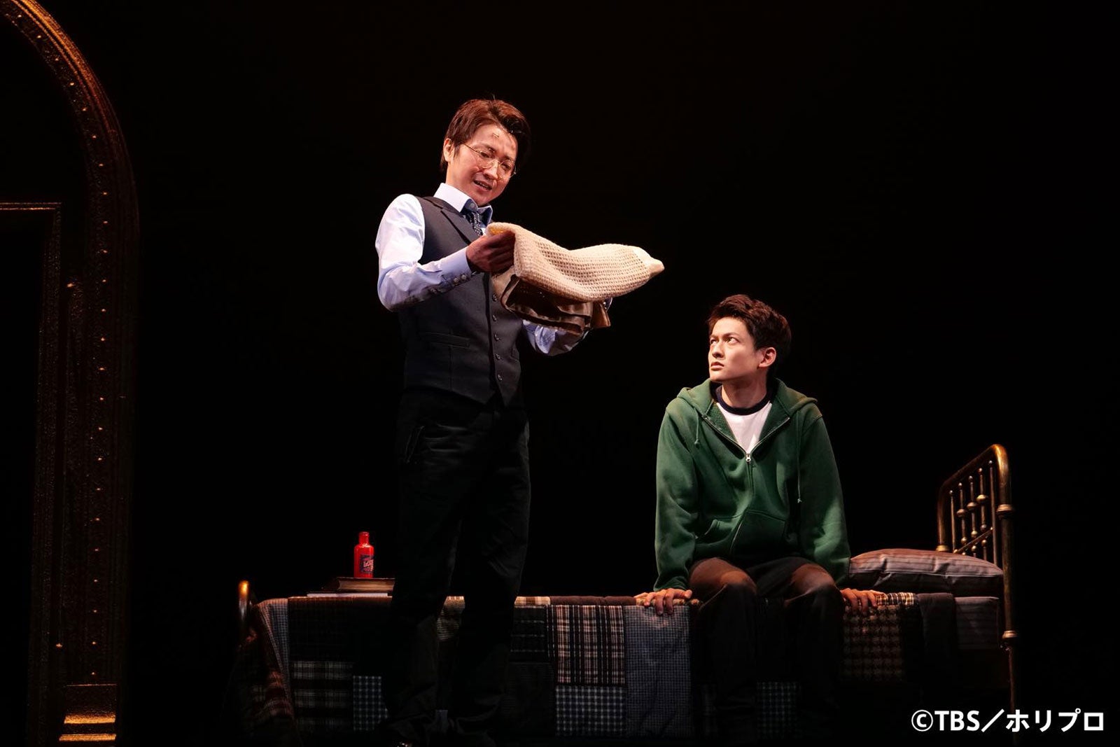 藤原竜也（左）（C）TBS／ホリプロ