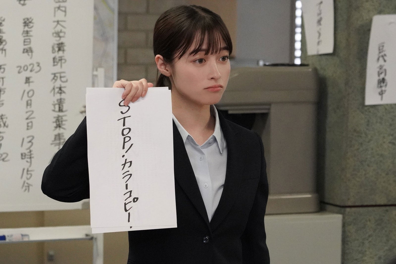 トクメイ！警視庁特別会計係 第1話＞一円（橋本環奈）、捜査費監督で刑事たちと衝突 新しい警察エンターテインメントの幕開け - モデルプレス