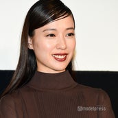 戸田恵梨香 圧巻の生足披露 コード ブルー 緋山先生の私服に 細い白い綺麗すぎ モデルプレス 戸田恵梨香 圧巻の生足披露 コード ブルー 緋山先生の私服に 細い白い綺麗すぎ モデルプレス