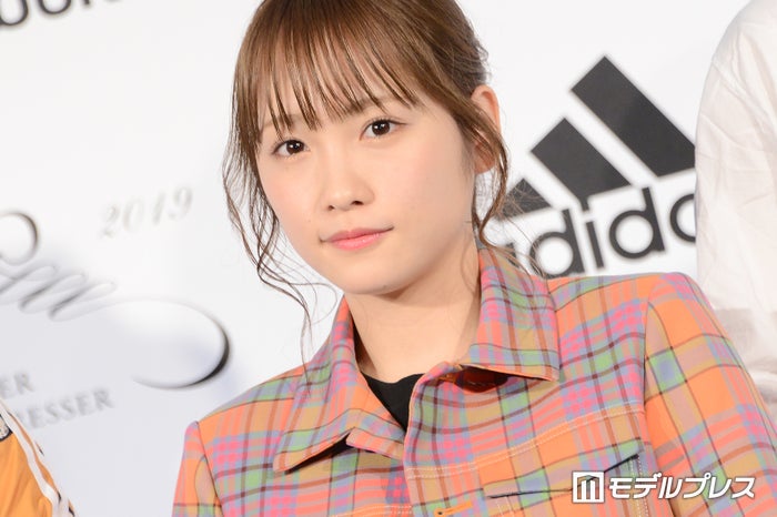 川栄李奈 赤ちゃん抱っこショットに 可愛い の声続出 モデルプレス