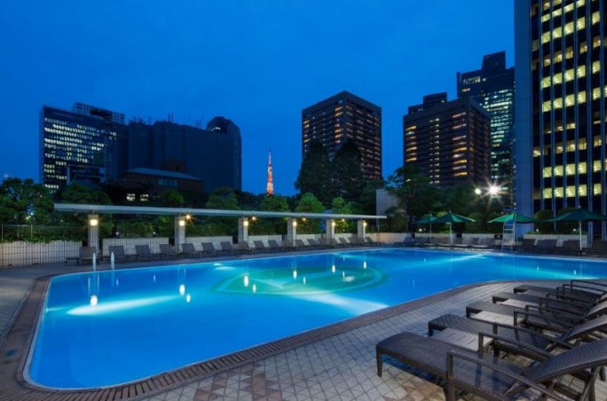 ガーデンプール夜景／画像提供：ANA インターコンチネンタルホテル東京