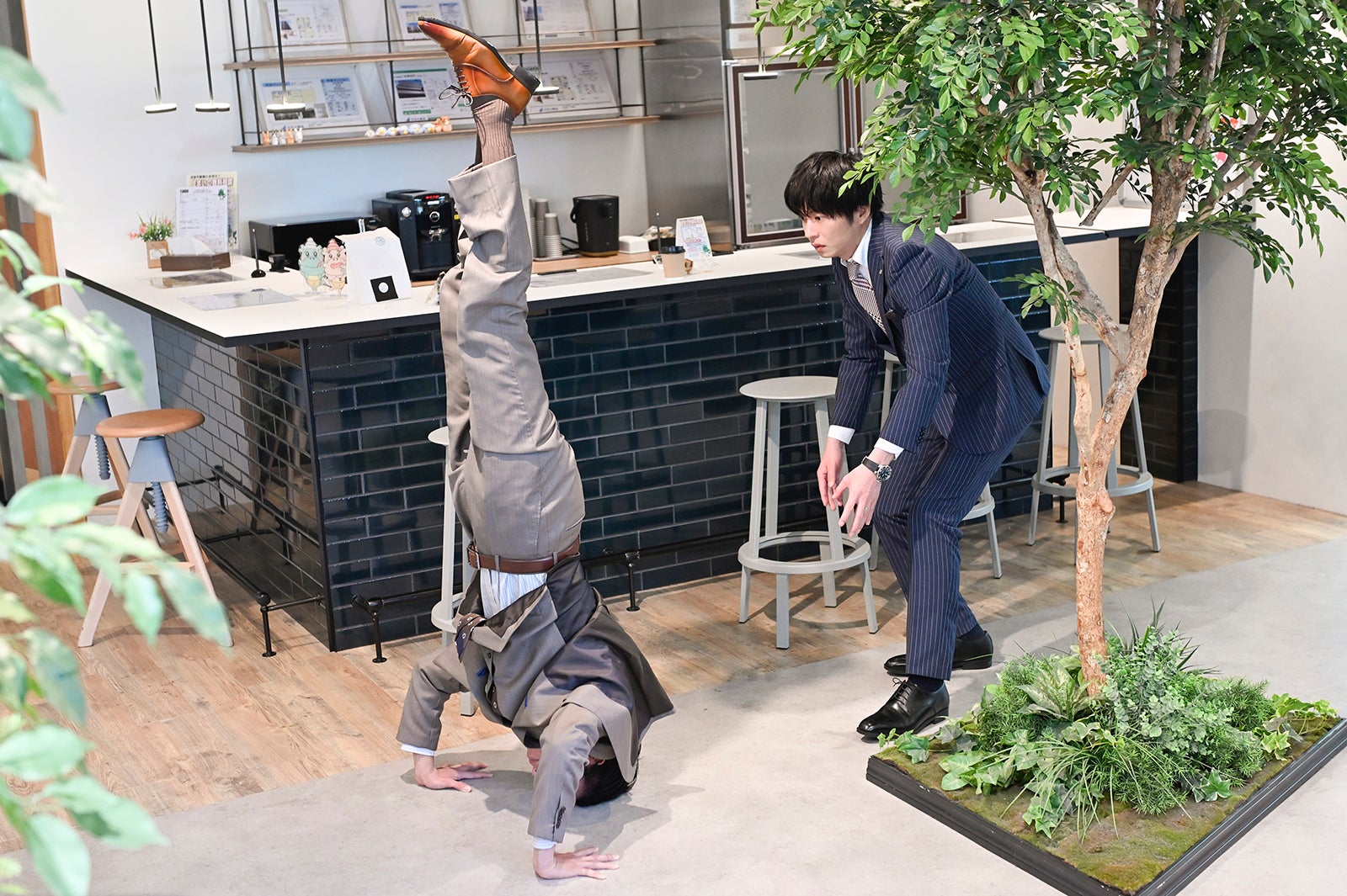 眞島秀和、田中圭「おっさんずラブ-リターンズ-」第5話（C）テレビ朝日