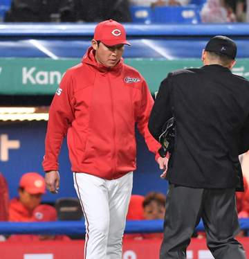 広島・新井監督 平川「ちょっと当たったところが痛いと。朝チェックして」「島内は投げて状態を上げてもらいたいから」【一問一答】