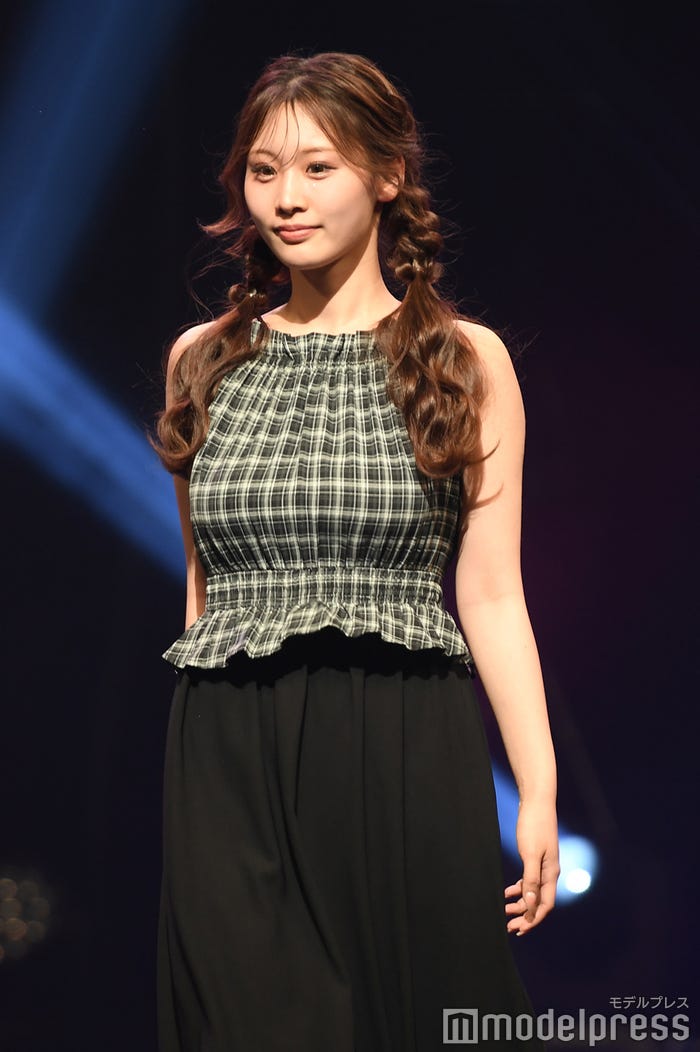 あやか「LIP SERVICE」ステージ(C)モデルプレス