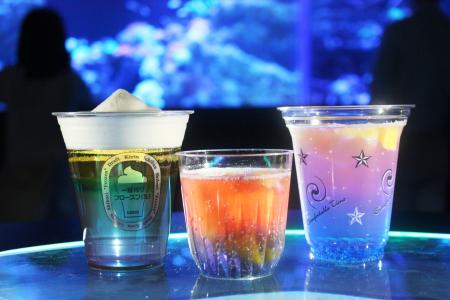 グラデーションカラーが“フォトジェニック”なオリジナルドリンク／画像提供：株式会社横浜八景島