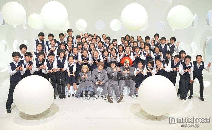 中学生たちと記念写真