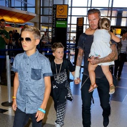 ベッカム家のハーパー セブンちゃん オシャレすぎるフライトスタイル モデルプレス ベッカム家のハーパー セブンちゃん オシャレすぎるフライトスタイル モデルプレス