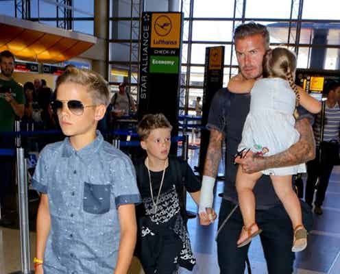 ベッカム家のハーパー・セブンちゃん、オシャレすぎるフライトスタイル