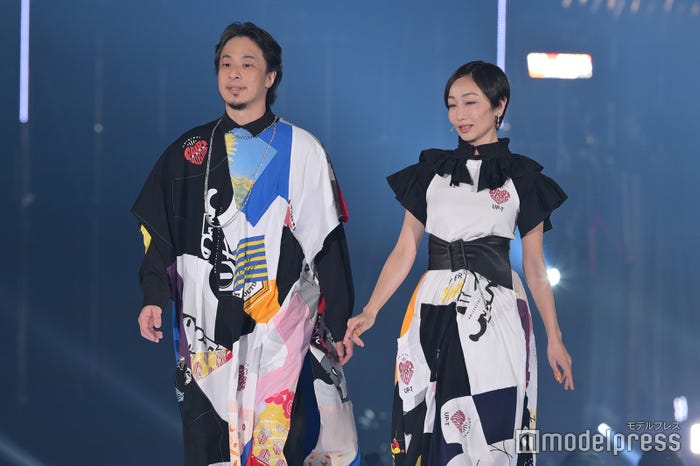 ひろゆき&西村ゆか夫妻(C)モデルプレス
