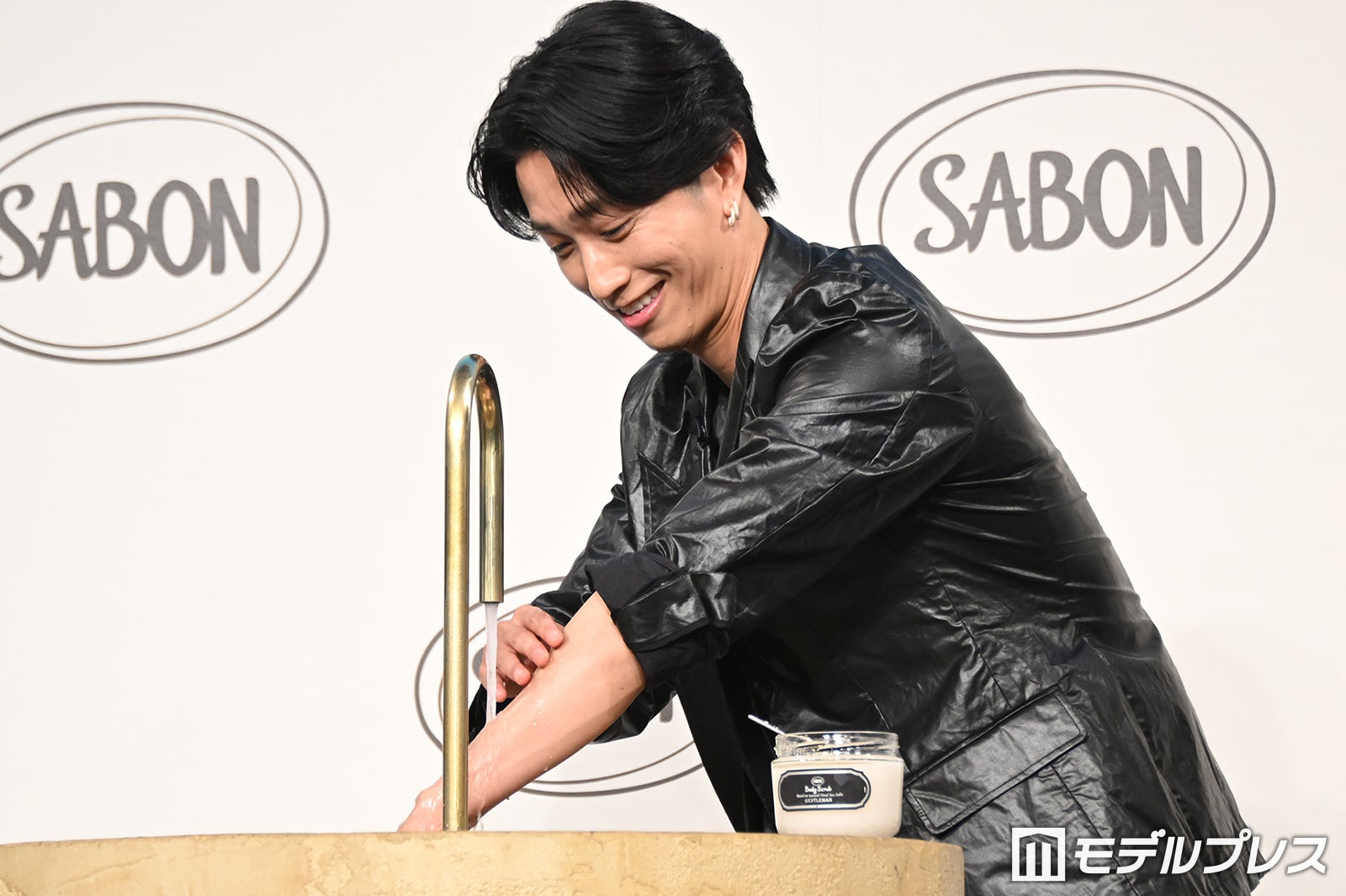 SixTONES田中樹、黒髪イメチェンで印象ガラリ イベント中に衣装チェンジで“オフ”姿も披露