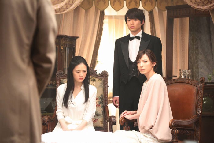 北香那、白洲迅、加藤あい/「貴族探偵」第6話より(画像提供:フジテレビ)
