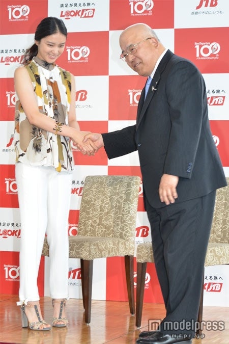 武井咲、JTB代表取締役社長 田川博己氏