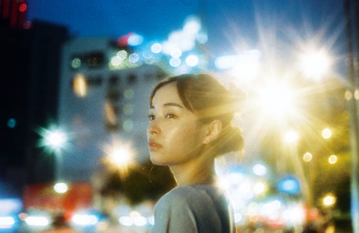 広瀬すず/「レジャー・トレジャー」ポスター(撮影:奥山由之/講談社)