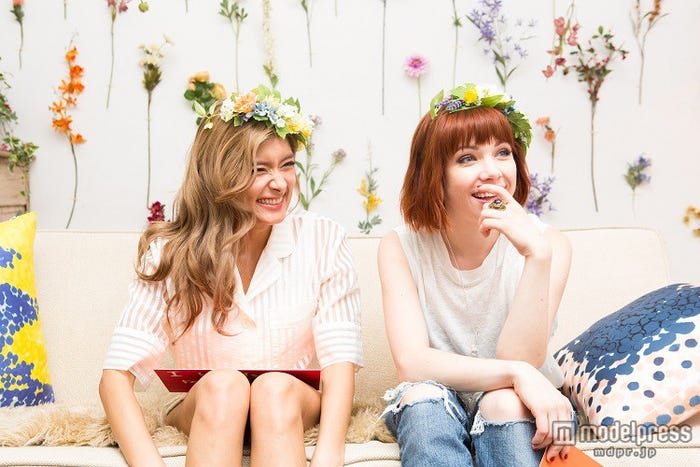 (左から)ローラ、カーリー・レイ・ジェプセン