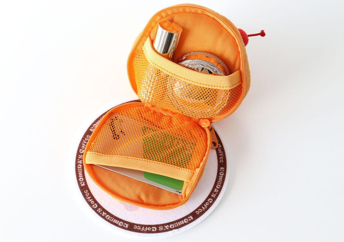 コメダ珈琲店　ふわふわシロノワールポーチ　使用例