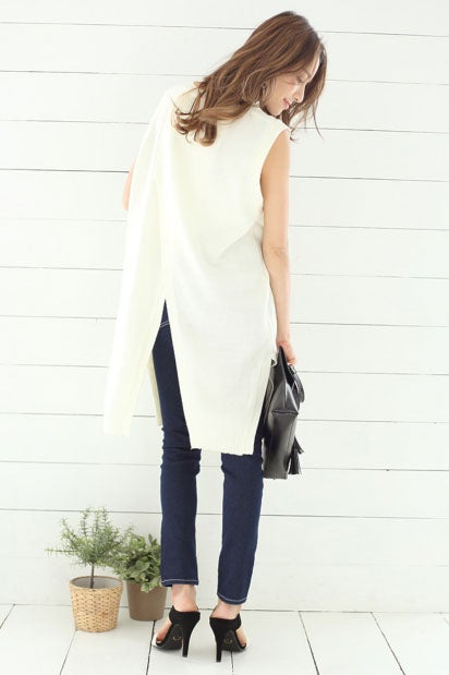 バックスリットニットベスト「Re:EDIT by GALSTAR」2,998円（税込）／画像提供：Re:EDIT by GALSTAR