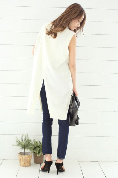 バックスリットニットベスト「Re:EDIT by GALSTAR」2,998円(税込)/画像提供:Re:EDIT by GALSTAR