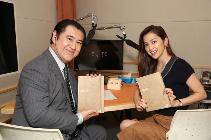 小手伸也、中村アン (C)フジテレビ