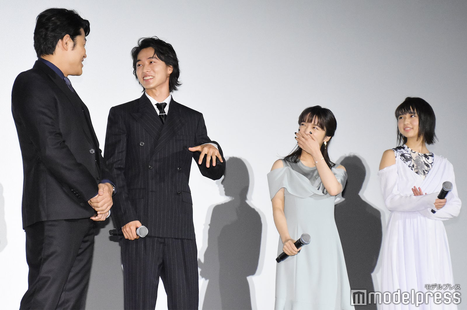 （左から）鈴木亮平、山崎賢人、上白石萌音、上白石萌歌 （C）モデルプレス