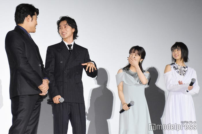 (左から)鈴木亮平、山崎賢人、上白石萌音、上白石萌歌 (C)モデルプレス