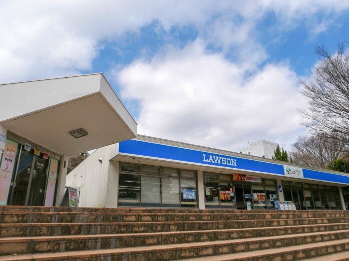 「第2食堂/ruhe(ルーエ)」はローソンの横(画像左側)に入口があります