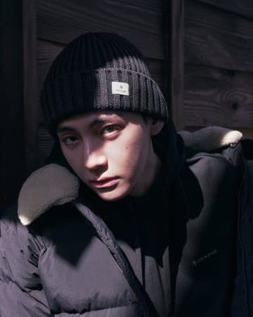 BTS・V 世界のファンへ年末年始の温かなあいさつ「冬のアイコン」らしいビジュアルを披露