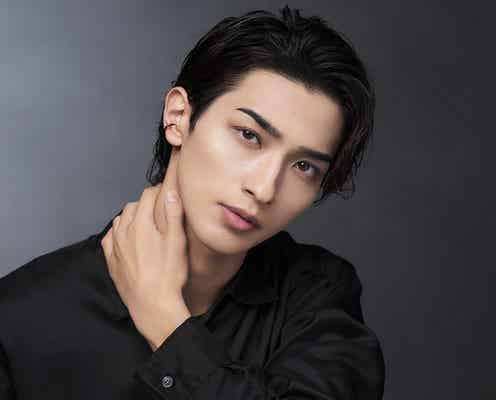 横浜流星、大人の色気で圧倒 オールブラックコーデ&斬新なアイメイク姿を披露