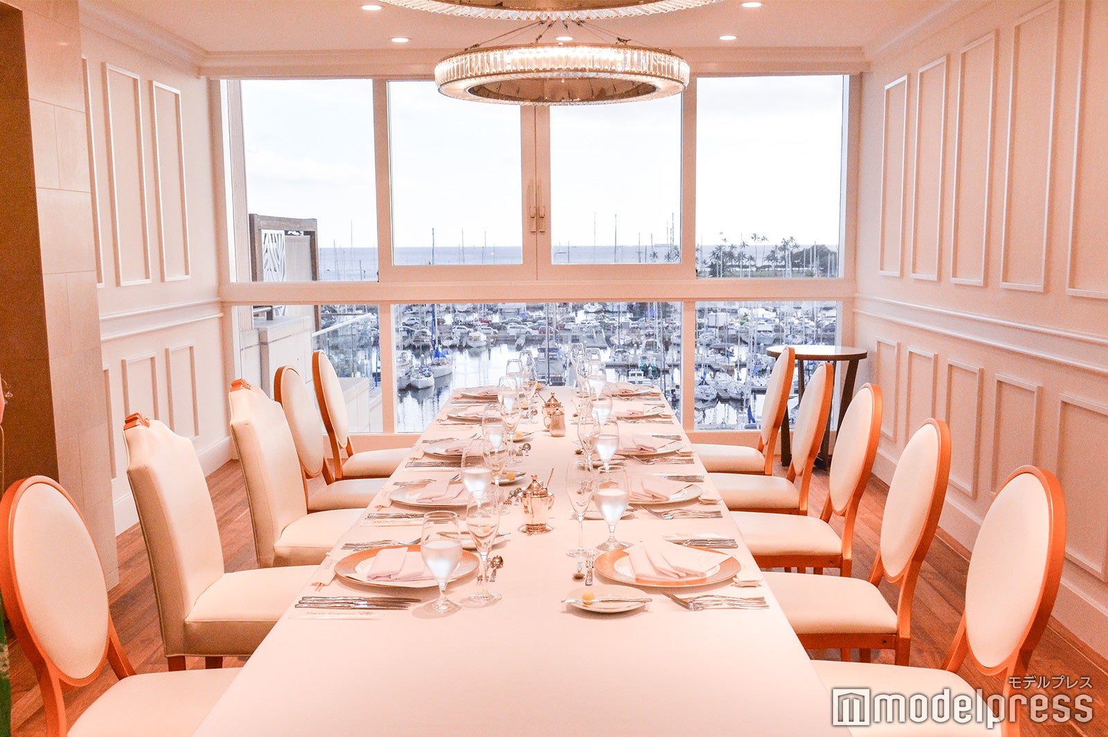 専用バンケット（C）モデルプレス