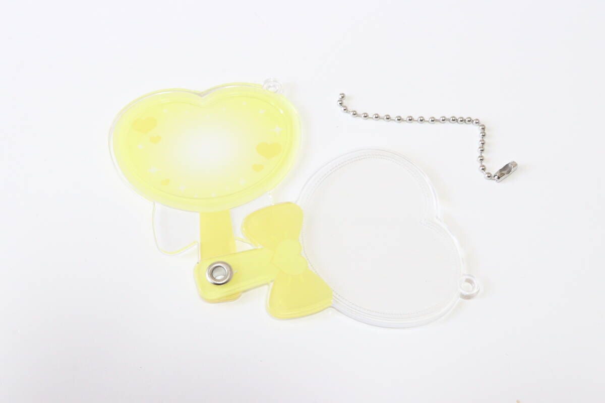 ダイソー推し活ペンライト型フォトフレームのボールチェーンと開閉方法