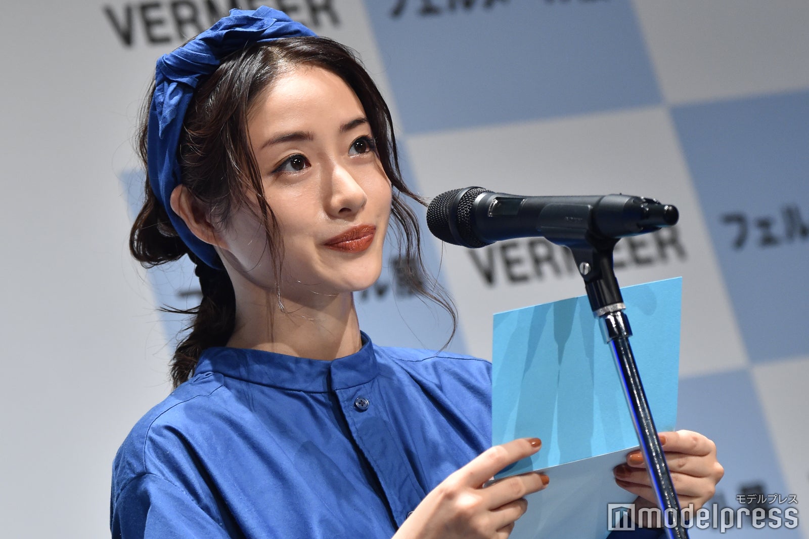 石原さとみ、緊張の面持ちで発表 （C）モデルプレス