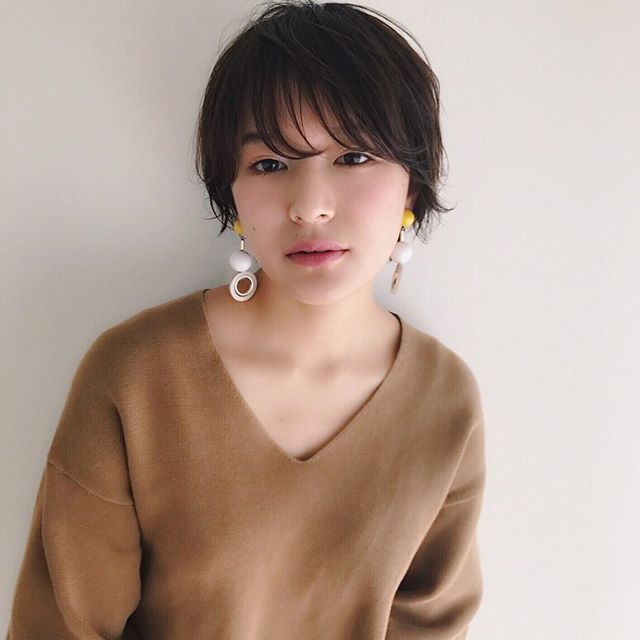 黒髪ショートはストレートが可愛い 大人女性におすすめの髪型を今すぐチェック モデルプレス 黒髪ショートはストレートが可愛い 大人女性におすすめの髪型を今すぐチェック モデルプレス