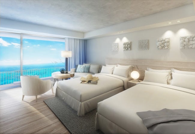 蒼の色合いが美しい海に面した客室／画像提供：マリオット・インターナショナル