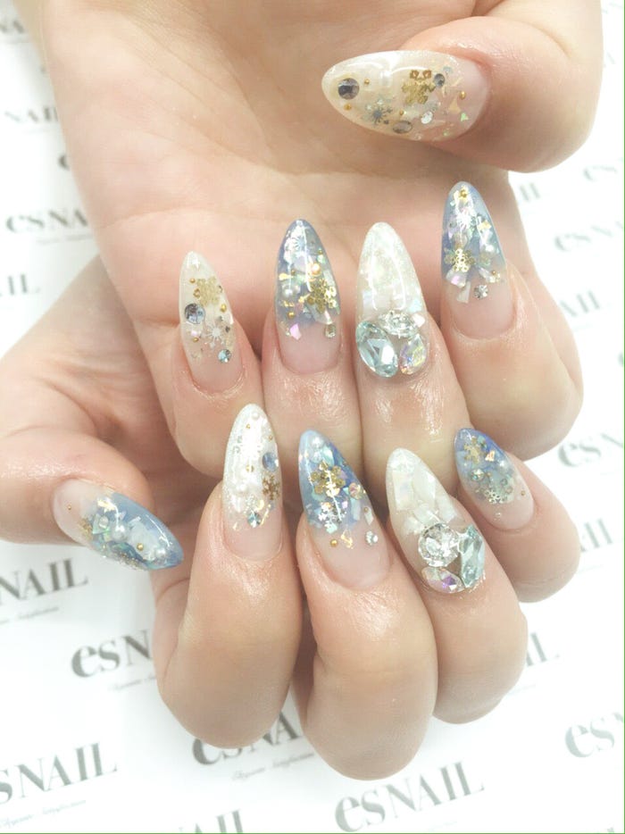 ブルー×ホワイトで冬っぽく/画像提供:esNAIL