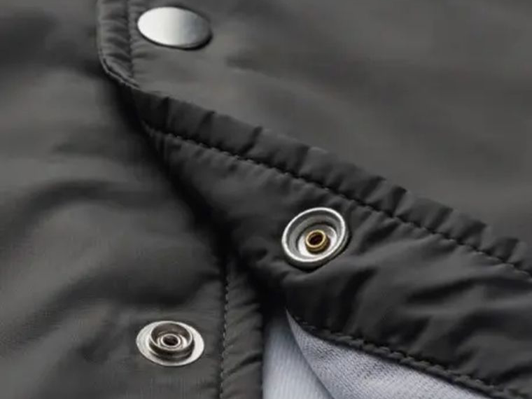 YKKが薄型軽量スナップボタン開発 厚み16％、重さ14％削減