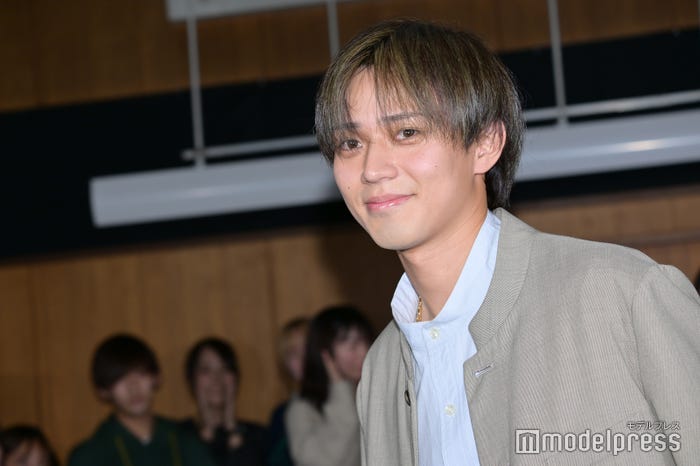 専修大学にサプライズ登場した永瀬廉(C)モデルプレス