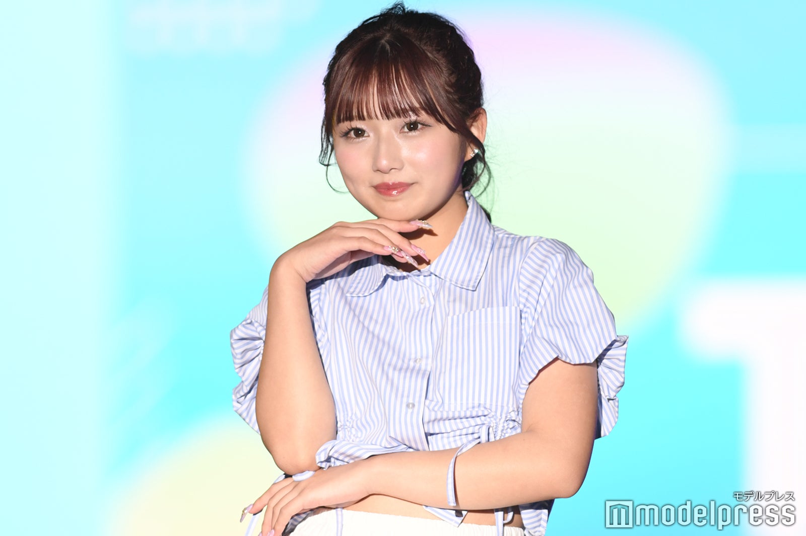 辻ちゃん長女・希空（のあ）、ストライプシャツで夏先取り 20