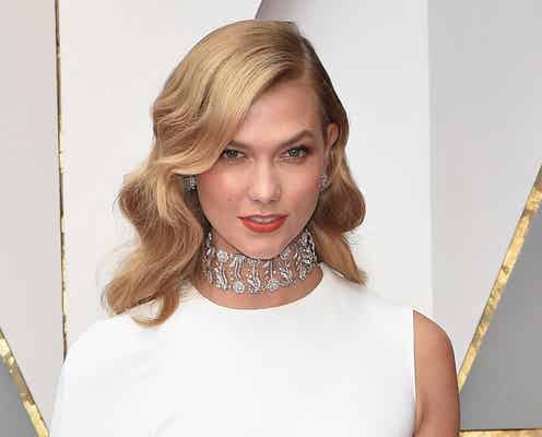 “伝説の元ヴィクシーエンジェル”カーリー・クロス、婚約を発表 トランプ米大統領の親戚に