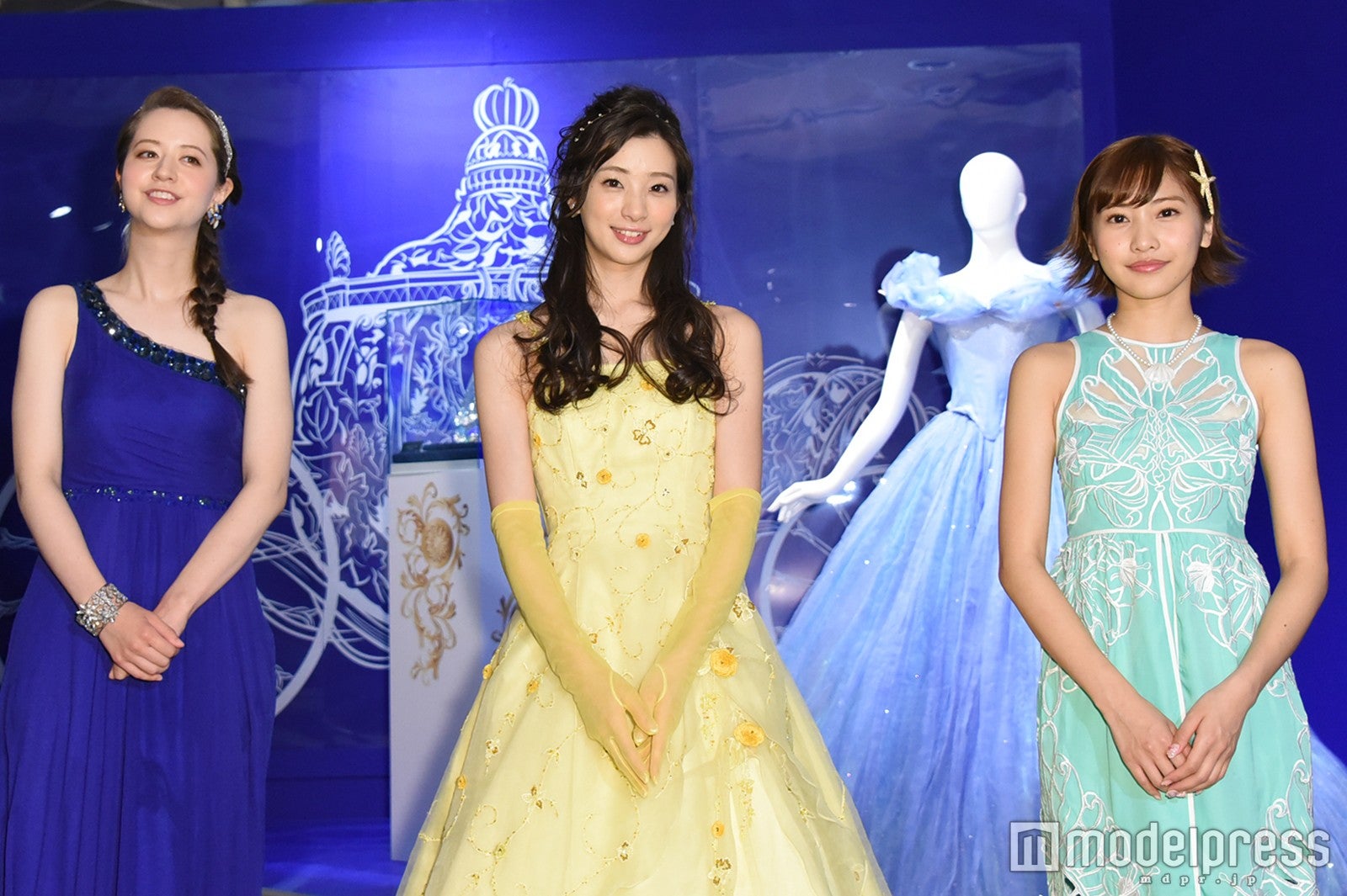 （左から）春香クリスティーン、足立梨花、佐野ひなこ（C）モデルプレス