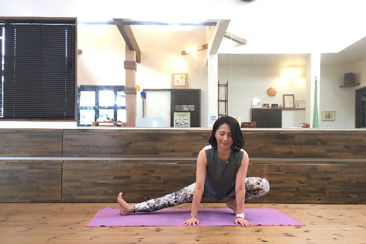 股関節ストレッチ