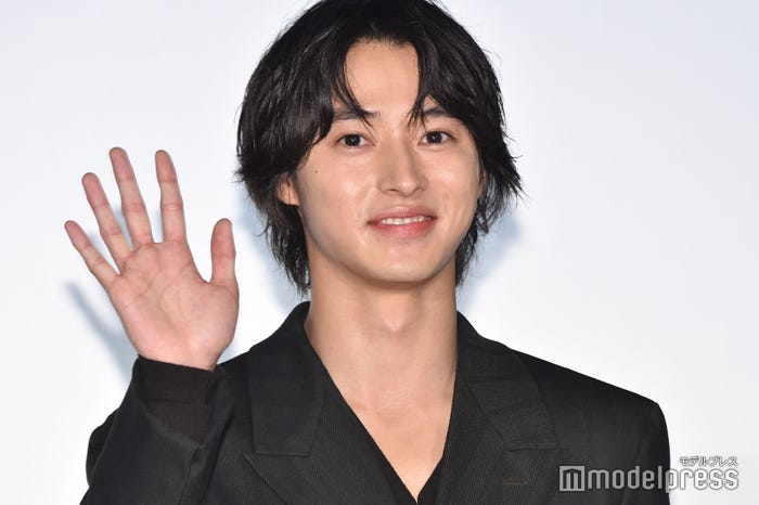 山崎賢人 髭姿でヘアカット報告 最高 かっこよすぎ とファン歓喜 モデルプレス 山崎賢人 髭姿でヘアカット報告 最高 かっこよすぎ とファン歓喜 モデルプレス