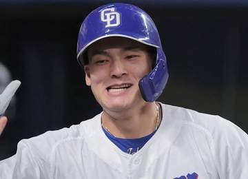 「神の左足がさく裂」中日・石川昂弥の超絶走塁に騒然 スライディング→タッチのグラブまたいで交わし本塁踏む「神跨ぎ」「忍者にみえた」