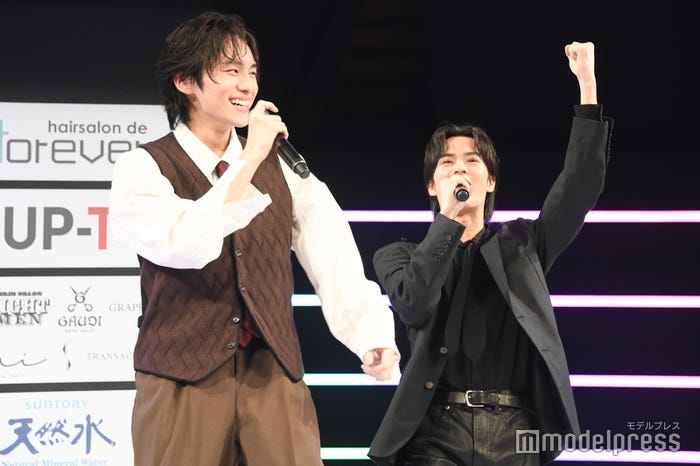 選ばれず悔しがる山下幸輝、喜ぶ奥野壮(C)モデルプレス