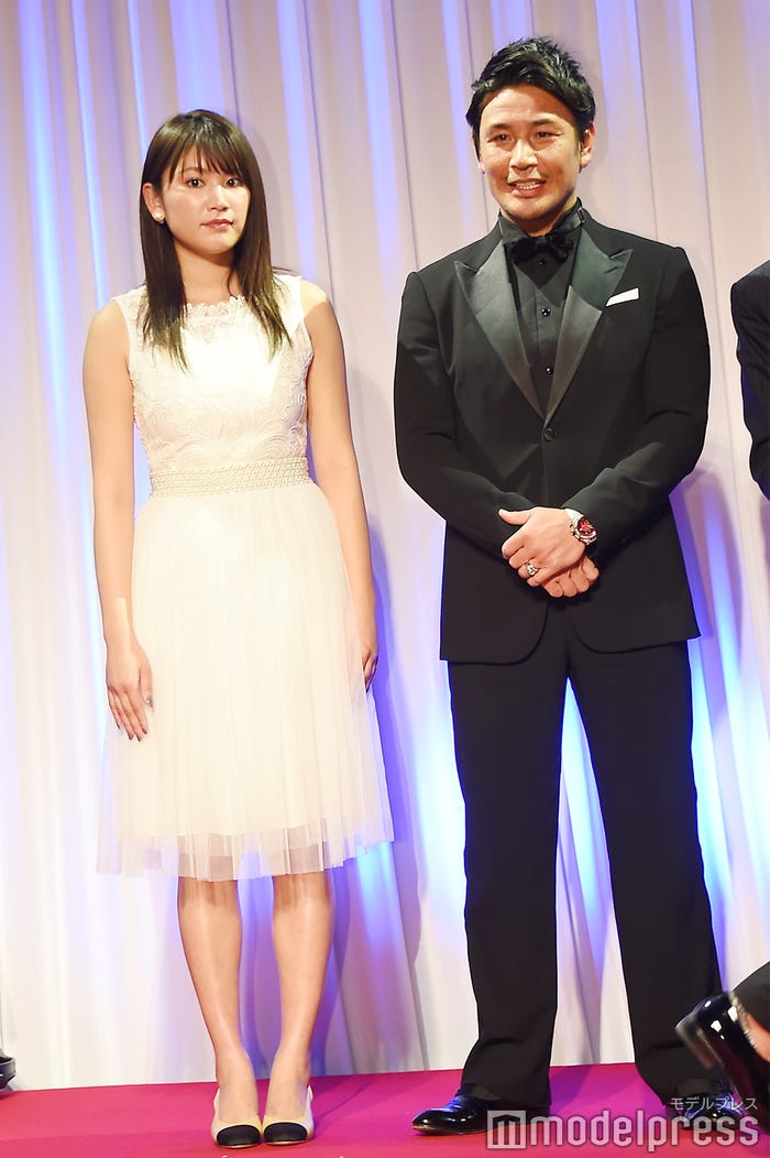 (左から)久松郁実、魔裟斗 (C)モデルプレス