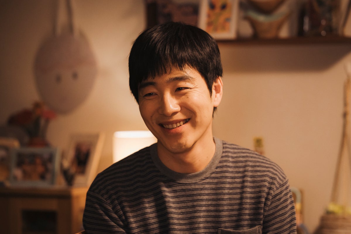 人気芸人「時すでにおスシ！？」“遺影”でサプライズ登場 TBSドラマ初出演で主人公の亡き夫役「かなり気合いが入っていたのですが、まさかの遺影でした」