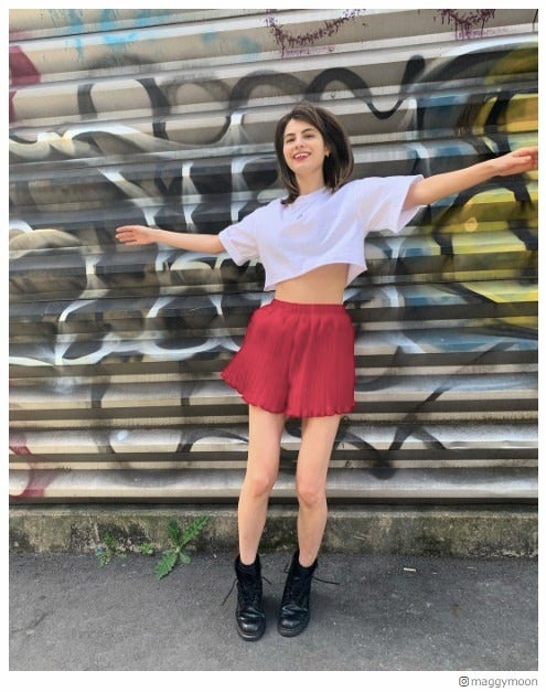 マギー“ウエストちらり”躍動感あふれるショットに「羨ましいスタイル」「可愛い」の声